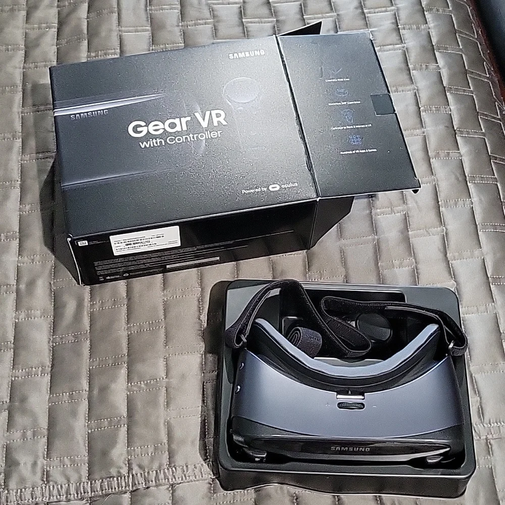 NIB Samsung Gear VR
